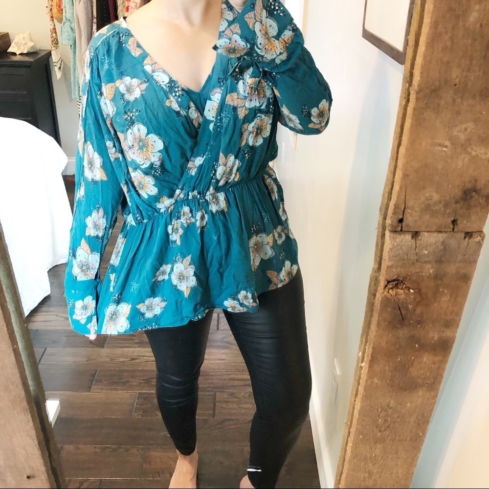 Free People Tuscan Dreams small oversized floral faux wrap top - Picture 6 of 10